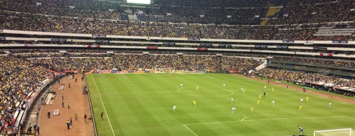 Estadio Azteca is one of Lieux qui ont plu à Juan Gerardo.