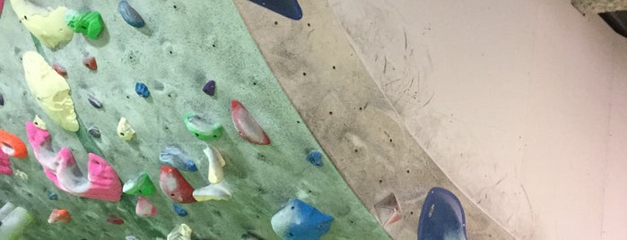 B-PUMP Tokyo 秋葉原 is one of Let's Climbing Gym.