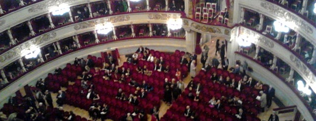 Teatro alla Scala is one of Milano.
