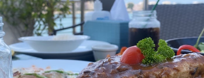 The Lighthouse Amwaj Cafe is one of Dalalさんの保存済みスポット.