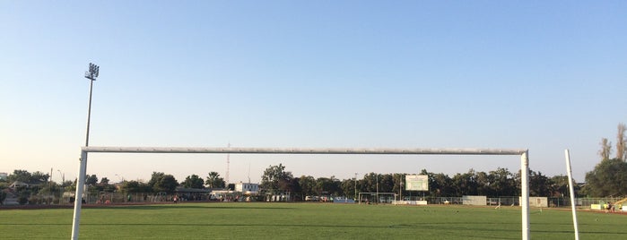 Pista atlética - Estadio Santiago Bueras is one of lugares favoritos.