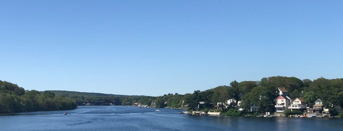 Lake Quinsigamond is one of Worcester to-do.