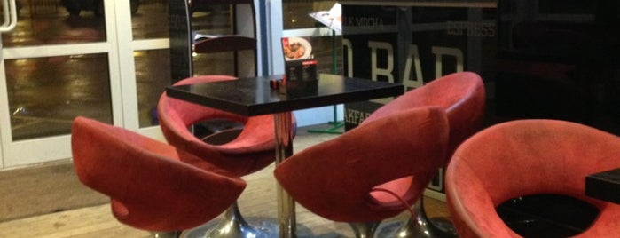 Red Espresso Bar is one of Tempat yang Disukai Hardy.