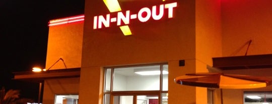 In-N-Out Burger is one of Tempat yang Disukai Ilan.