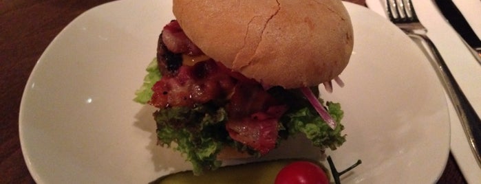 Ellis Gourmet Burger is one of Dinner Hotspots.