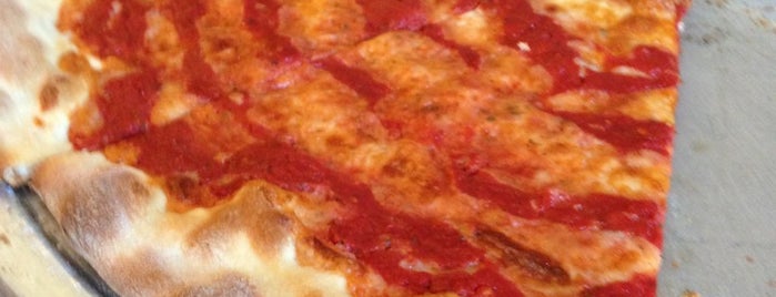 Caputo's Pizzeria is one of Posti che sono piaciuti a Chris.