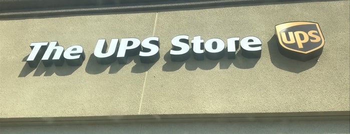 The UPS Store is one of Tempat yang Disukai Ryan.