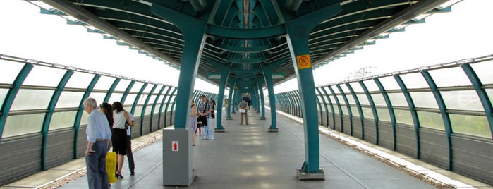 metro Ulitsa Gorchakova is one of Бутовская линия.