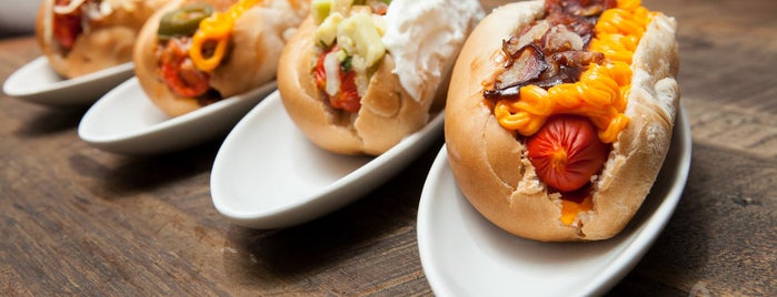 Überdog - Amazing Hot Dogs is one of Locais curtidos por Fabricio.