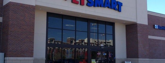 PetSmart is one of Orte, die Jennifer gefallen.
