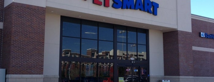 PetSmart is one of Orte, die Andrew gefallen.