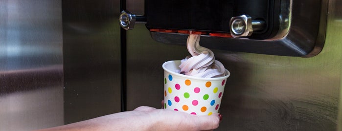 Super Swirl Frozen Yogurt & Boba Teas is one of Posti che sono piaciuti a barbee.