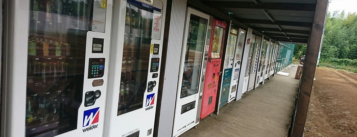 レトロ自販機コーナー is one of สถานที่ที่ Minami ถูกใจ.