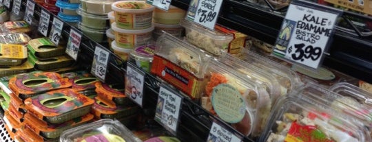 Trader Joe's is one of Sheenaさんのお気に入りスポット.
