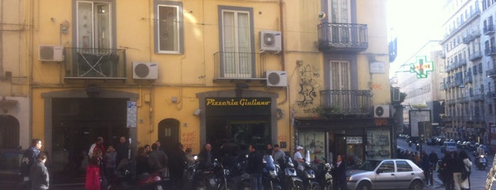 Pizzeria Giuliano is one of สถานที่ที่บันทึกไว้ของ Ali.