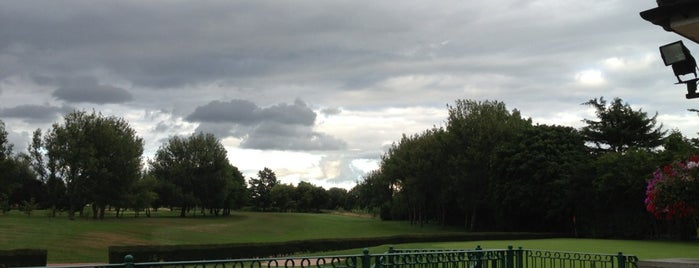 Heaton Moor Golf Club is one of Lugares favoritos de Tristan.