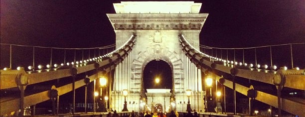 Pont des Chaînes is one of The superlatives of Budapest (2012).