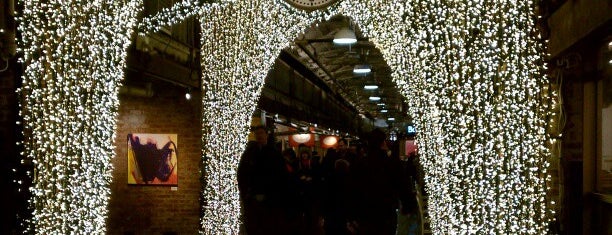 Chelsea Market is one of Greenwich Village, Chelsea y Meatpacking District.
