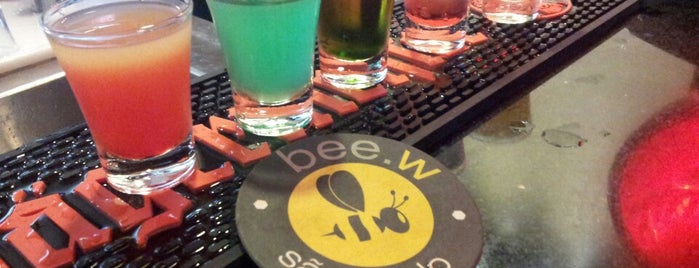 Bee.W Hostel Bar is one of Bares.