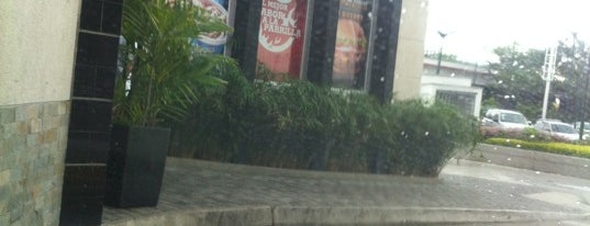 Burger King is one of Restaurantes y Franquicias.