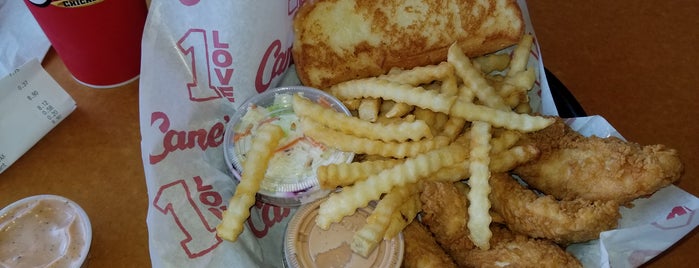 Raising Cane's Chicken Fingers is one of Marni'nin Beğendiği Mekanlar.