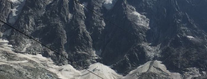 Mont Blanc is one of Orte, die Nawal gefallen.