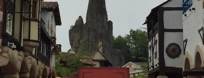 Parc Astérix is one of Nawal 님이 좋아한 장소.