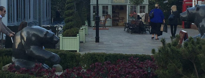 Bicester Village is one of Nawal : понравившиеся места.