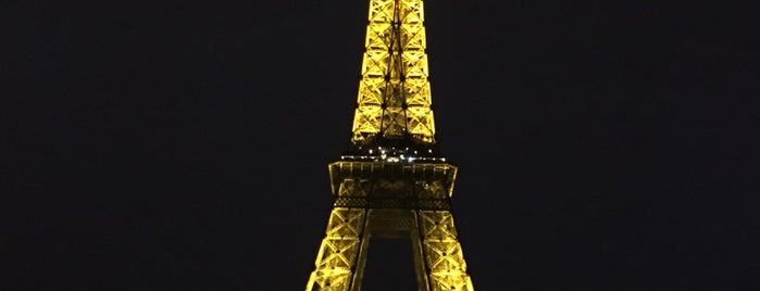 Menara Eiffel is one of Tempat yang Disukai Nawal.