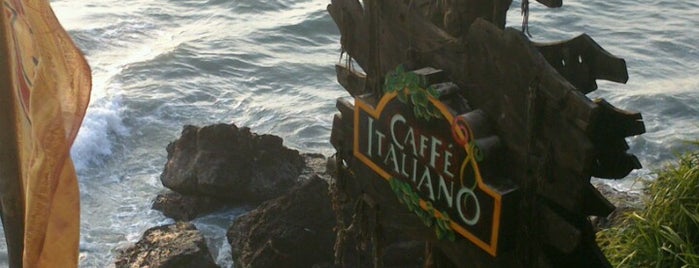 Caffe Italiano is one of สถานที่ที่ Yashas ถูกใจ.