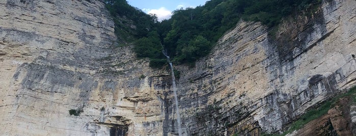 Kinchkha Waterfall is one of Annaさんのお気に入りスポット.