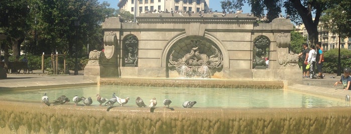 Plaça de Catalunya is one of Stéphanie’s Liked Places.