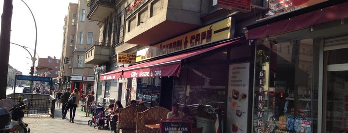 Cam's Bäckerei & Café is one of สถานที่ที่ Jan ถูกใจ.