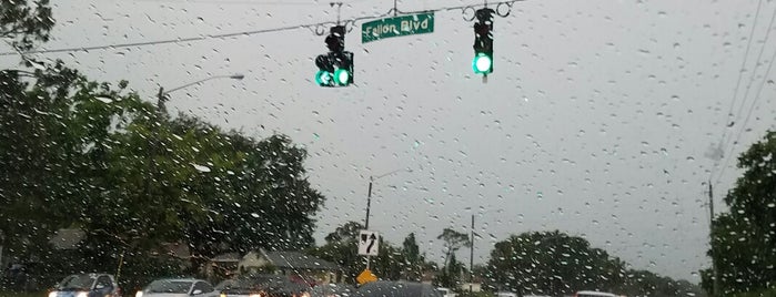 Babcock And Fallon Blvd is one of Lugares favoritos de Joey.