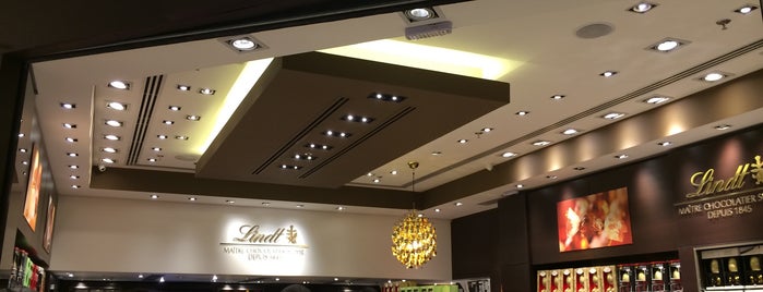 Lindt is one of M.さんのお気に入りスポット.