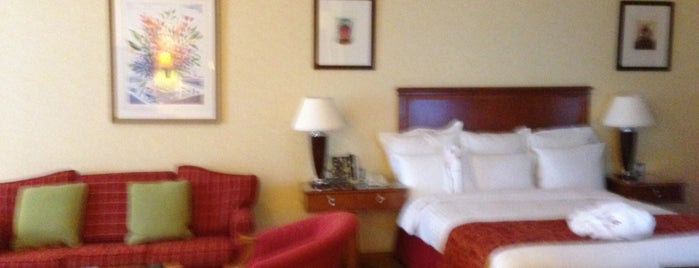 Bexleyheath Marriott Hotel is one of Tempat yang Disukai Darren.
