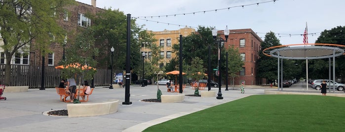 Northcenter Town Square is one of Lugares guardados de Stacy.