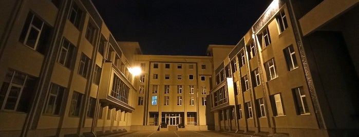 Ahmet Keleşoğlu İlahiyat Fakültesi is one of สถานที่ที่ Mehmet ถูกใจ.
