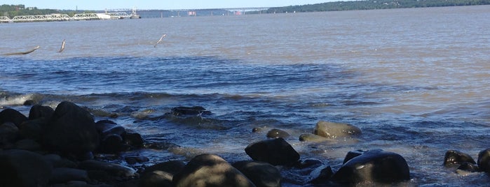 Plum Point Park is one of Across the Hudson.