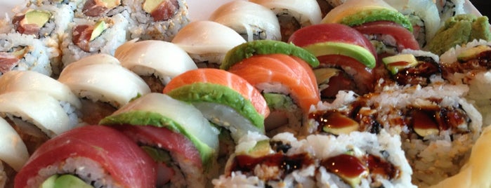 Hachi Sushi is one of Lugares favoritos de Vaibhav.