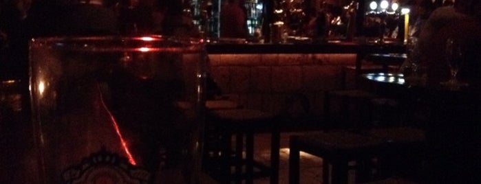 Beer Bar Q is one of สถานที่ที่ Eugenia ถูกใจ.