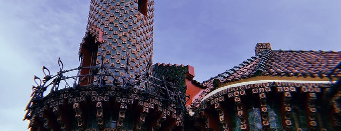 El Capricho de Gaudí is one of Jas' favorite urban sites.