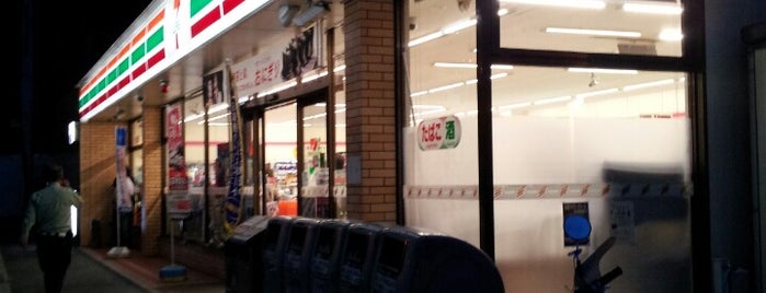 7-Eleven is one of Locais curtidos por Sigeki.