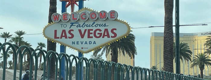 Welcome To Fabulous Las Vegas Sign is one of Mya's Dirty 30.