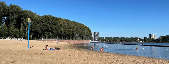Strand Sloterplas is one of Orte, die Katya gefallen.