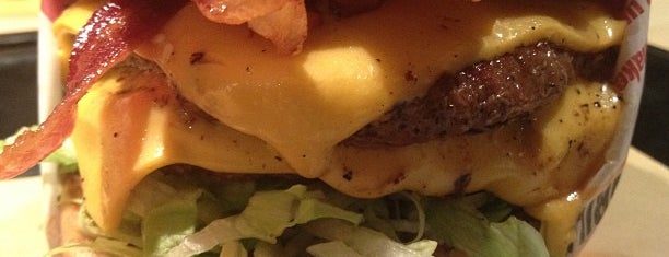The Habit Burger Grill is one of Lieux qui ont plu à Bruce.