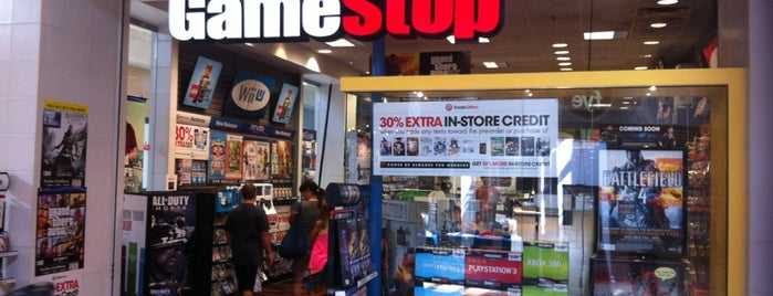 GameStop is one of สถานที่ที่ Dana ถูกใจ.