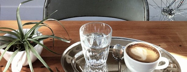 East Van Roasters is one of Laurieさんのお気に入りスポット.