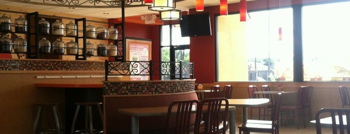 Popeyes Louisiana Kitchen is one of Violeta’s Liked Places.