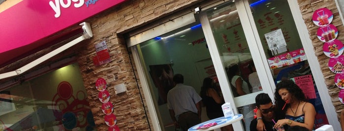 Yogurice is one of Lugares favoritos de Victor.